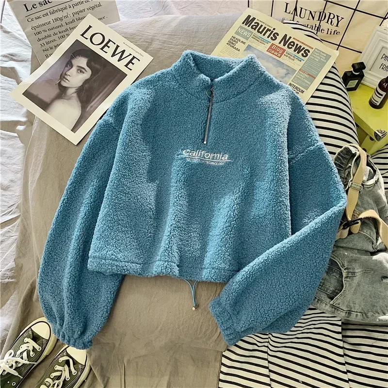Damen-Fleece-Sweatshirt mit halbem Reißverschluss, Buchstabenmuster, Stehkragen, lange Ärmel, Kapuzenpullover, kurzes Oberteil, lässiger, lockerer Schnitt, warm, für Herbst und Winter, Pullover. – Detail 11