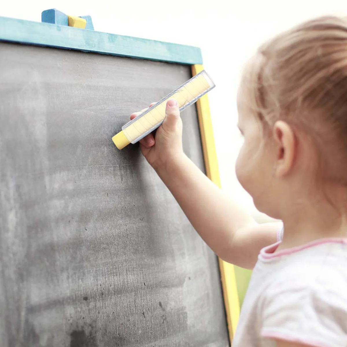 

10Pcs Creative Chalk Clip Plastic Holder Transparent Design Long-Lasting Reusable Dust Control Writing Tool for Educational Use