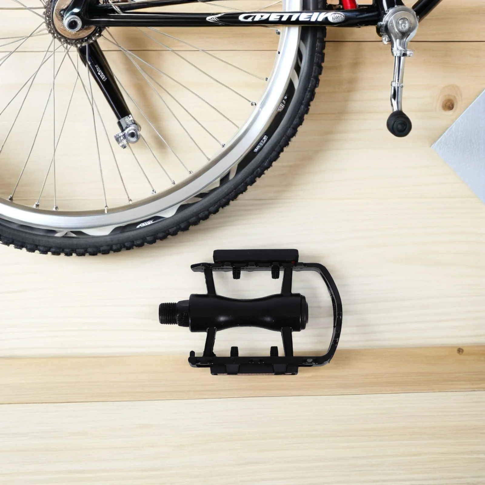 

1Pair Bike Pedal Durable Material Anti-Slip Spikes Reflective Stripe Ball Bearing System Road Fixed Gear