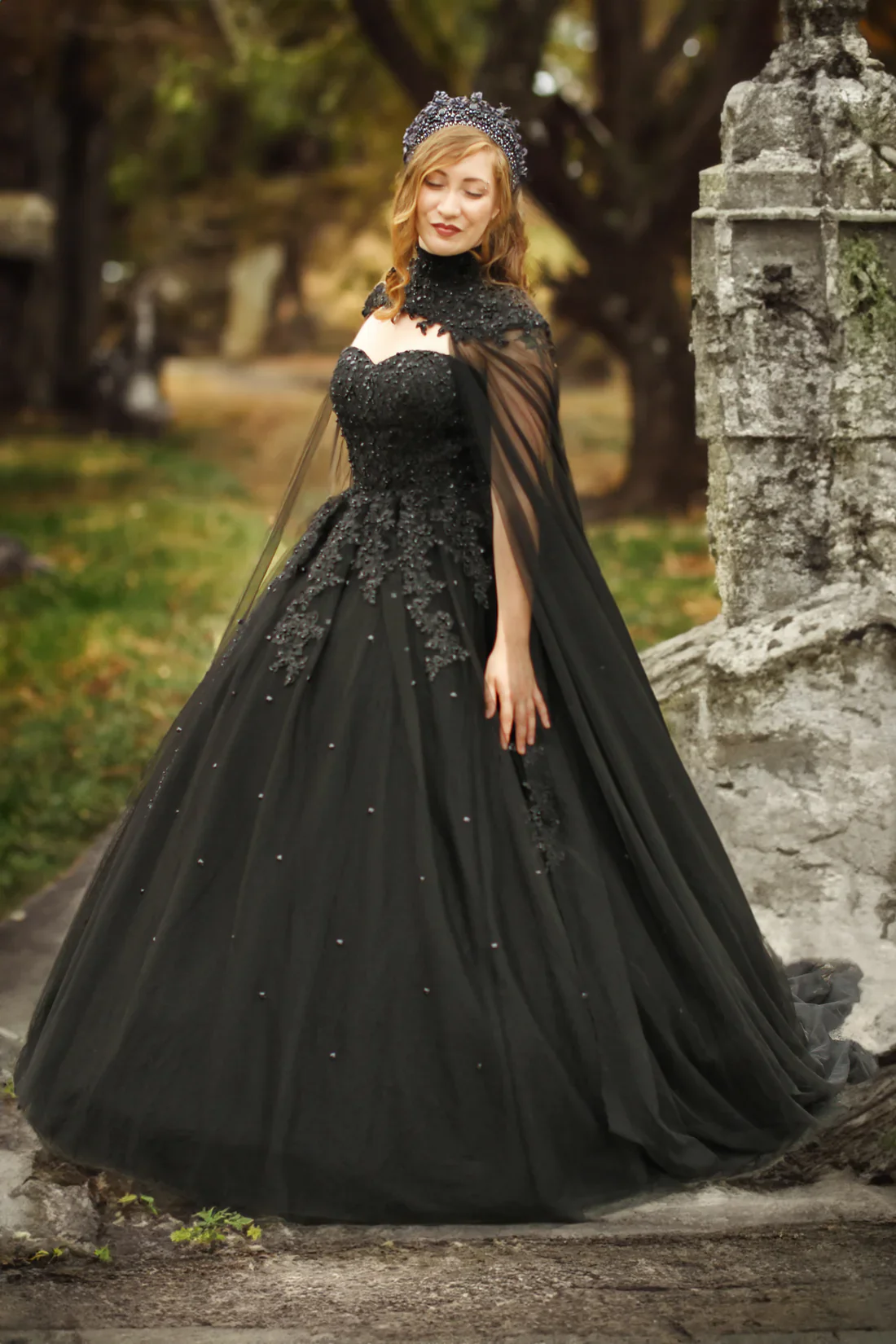 Vestido De novia personalizado con cuentas bordadas góticas negras, corte en A, con capa envolvente, para jardín, Vestidos De novia De talla grande