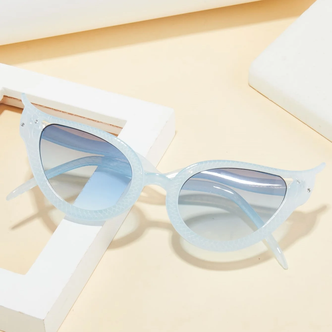 1 قطعة نظارات الموضة النسائية الجديدة كول ريترو القط العين العصرية الألفية نمط الهيب هوب الأفعى على شكل حفلة يومية مساء الموسيقى Festiv