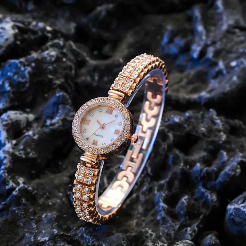 New niche temperament women's watch, women's watch, simple and fashionable round diamond inlaid small dial