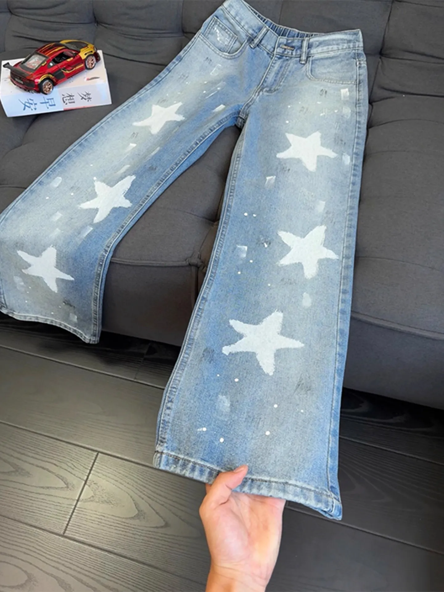 

Мужские джинсовые джинсы со звездами и распылительными чернилами, американский дизайн, осенний сезон, прямые свободные брюки с микро-клеш-ножом
