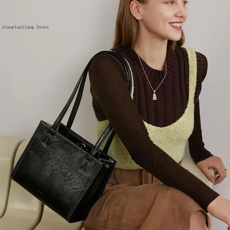 Fashionable Pu Leather Shoulder Bag for Women Perfect for Daily Commutes and Versatile Styling Commuting