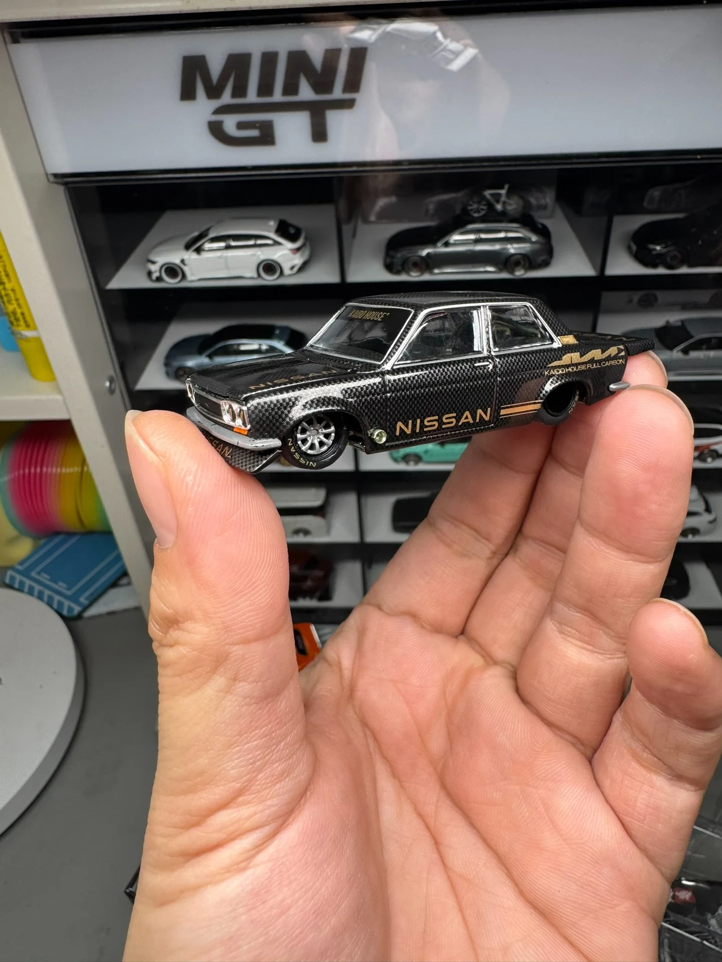 Modelo de Auto de Aleación a Escala 1:64 de la Edición de Fibra de Carbono Datsun 510 de Diecast Kaido House