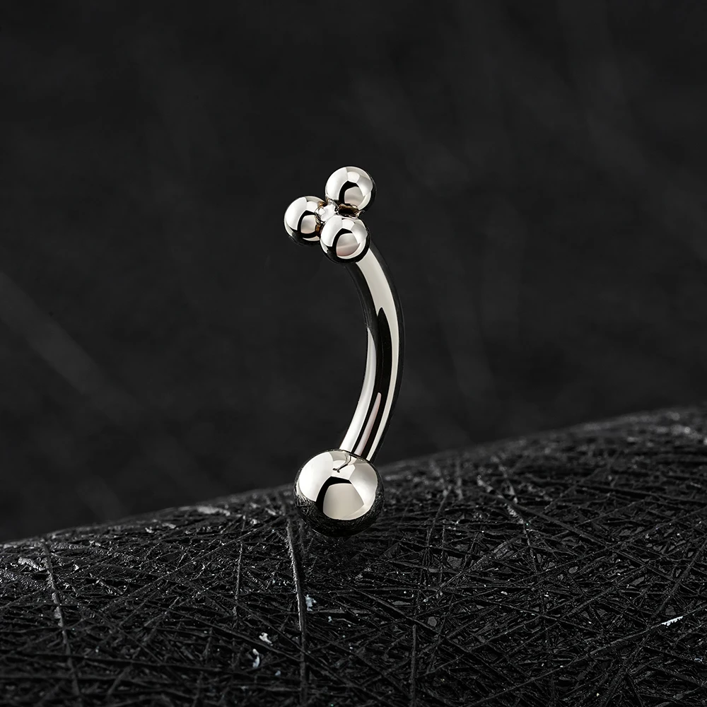 Right Grand ASTM F136 Titanium Trinity Bead Ashley Lip Stud 16G Curved Barbell Triple Balls Helix Cartilage Medusa Side Labret Stud Eyebrow Rook Ear Piercing Jewelry