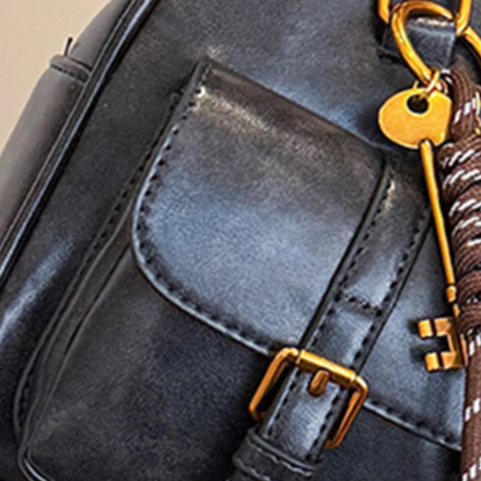 

Multi Pockets Shoulder Bag with Multiple Pockets PU Leather Handbag Retro Solid Color Leather Handbag for Daily Use