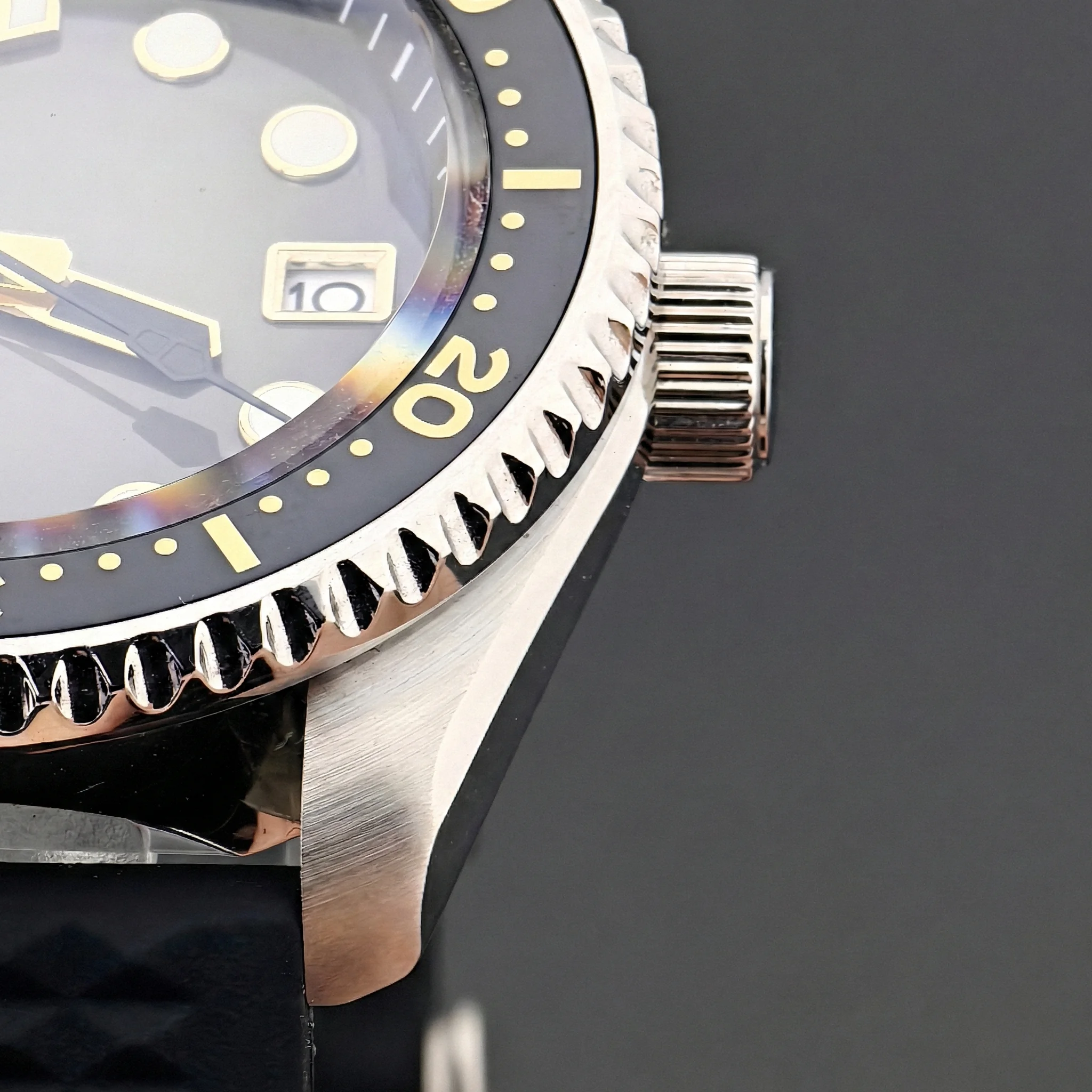 Benutzerdefiniertes Logo CORGEUT NH35 Automatikuhr Herren Saphir 316L Stahl 100M Wasserdicht Taucher Silikonarmband 6020 – Detail 7