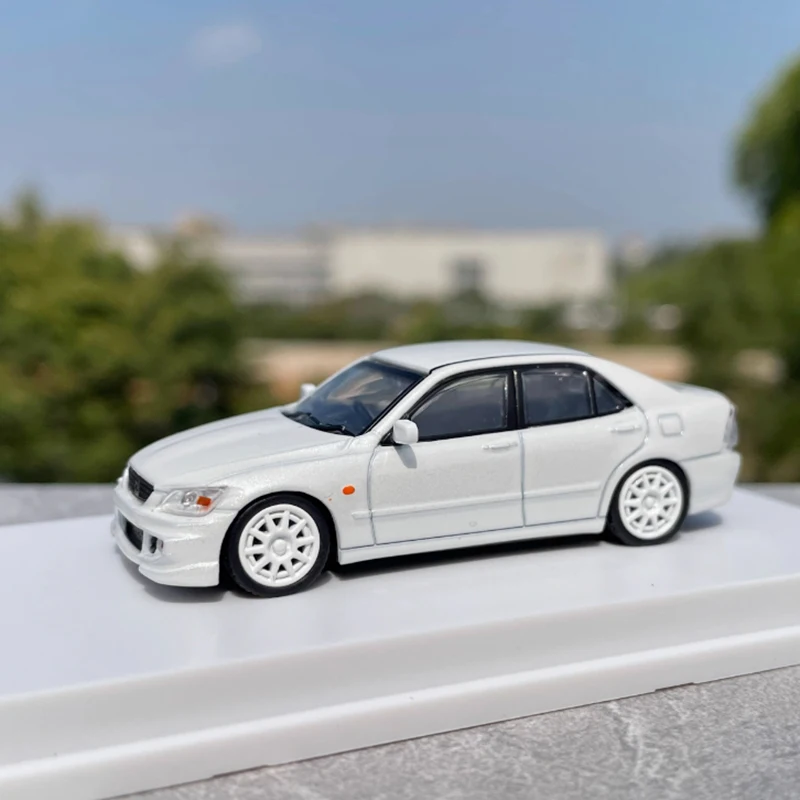 

Diecast 1:64 Scale JDM IS ALTEZZA White Alloy Simulation Car Model Holiday Collection Gift Toy Static Display Decoration