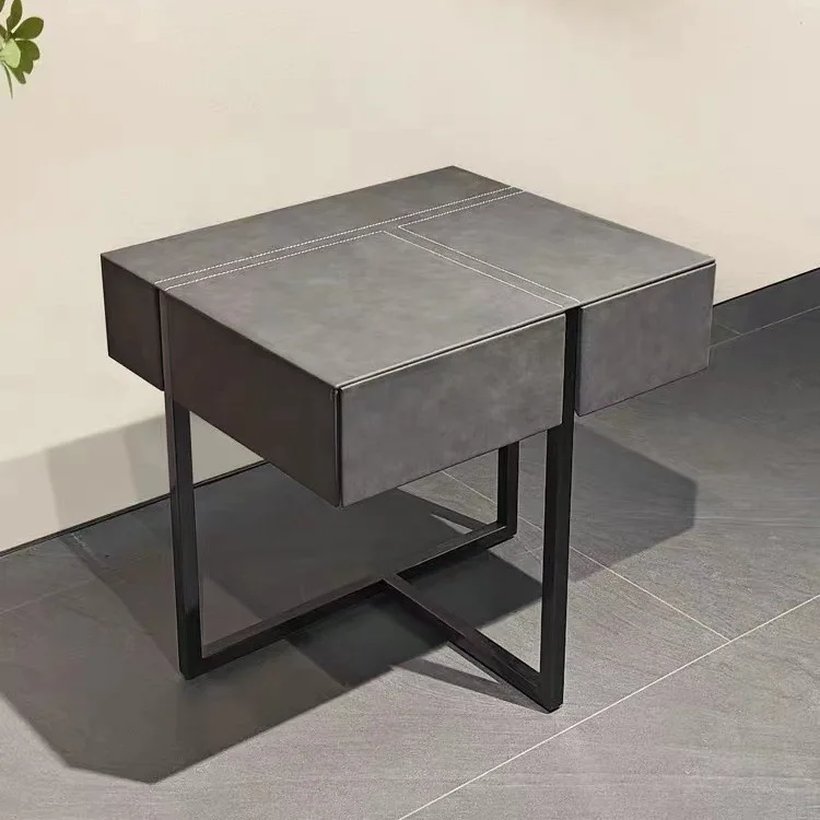 طاولة بجانب السرير مصنوعة من الخشب الصلب بالكامل مصممة بشكل إبداعي من الجلد غير اللامع وخفيفة الوزن وطاولة بجانب السرير إيطالية بسيطة #2