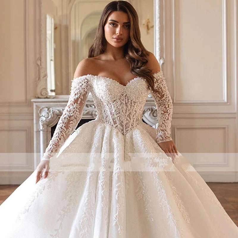 فساتين زفاف فاخرة على شكل قلب وأربطة على شكل كرة، مزينة بشكل رائع، مطرزة بأكمام طويلة، فستان زفاف الأميرة حسب الطلب