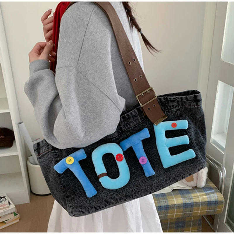 Gewaschene Denim Vintage Schultertasche, Große Kapazität Y2k Mädchen Flauschige Buchstaben Farbige Knöpfe Tragetasche, Hobo Pendler Canvas Handtasche – Detail 18