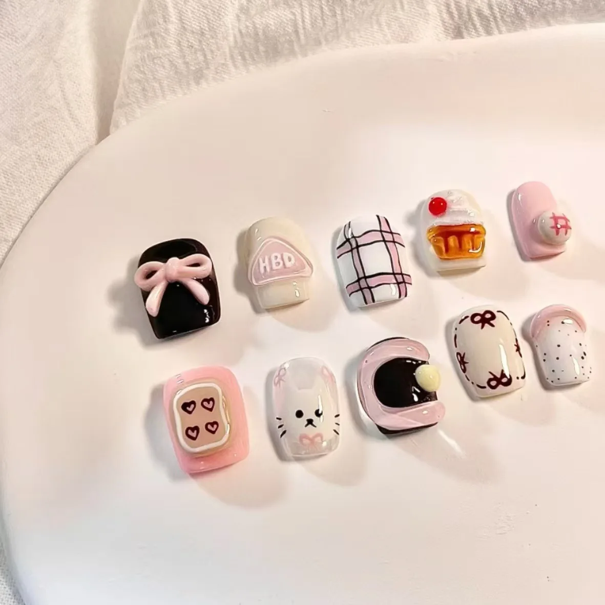 

10Pcs Autumn and Winter Dopamine Macaron Color Girl's Short Style Fake Nails Ladder Press on Nails Trend Chic False Nails Patch