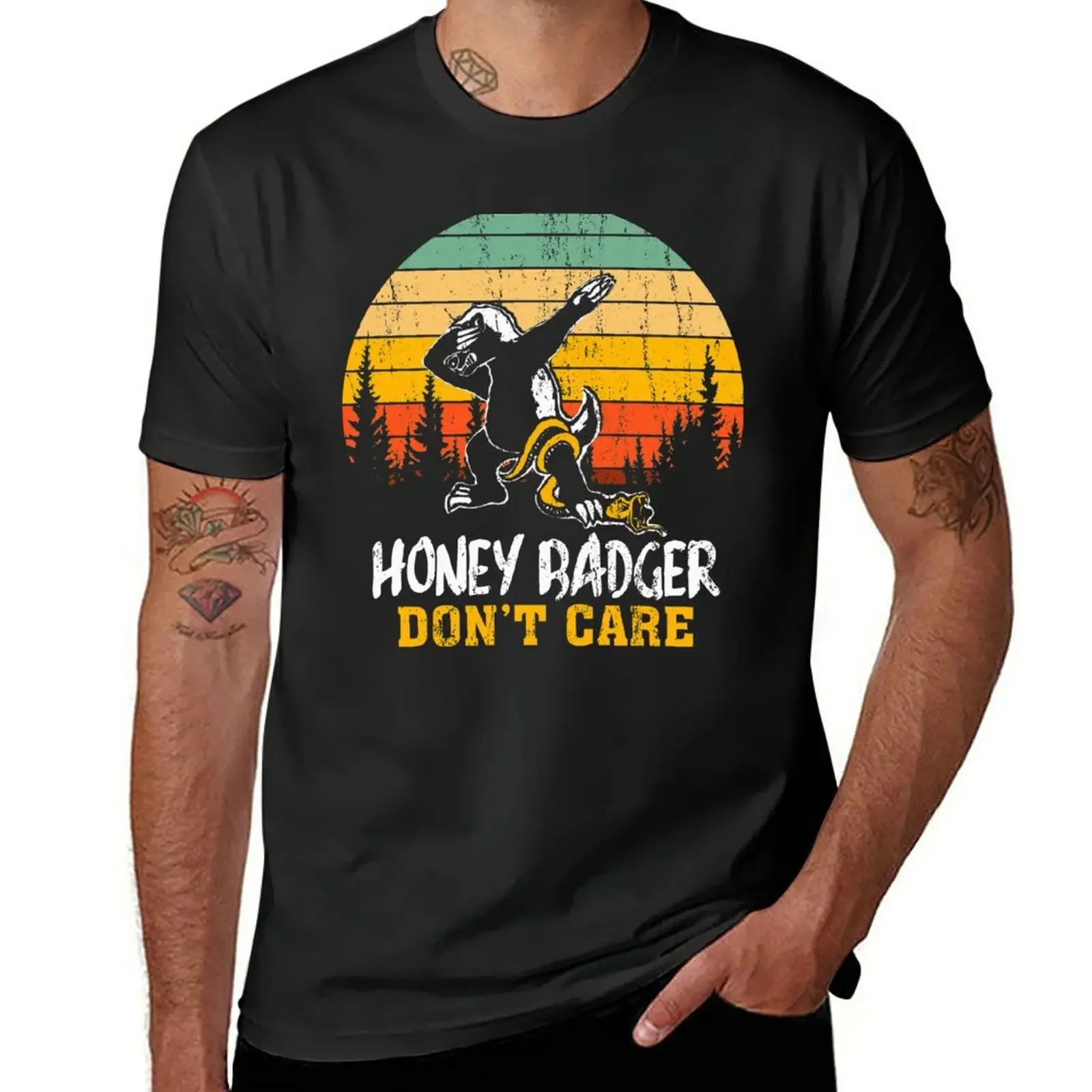 Honey Badger Dont Care Vintage Sunset Dabbing Wild Animal eat Snake T-Shirt customizeds sports fans Men's cotton t-shirt