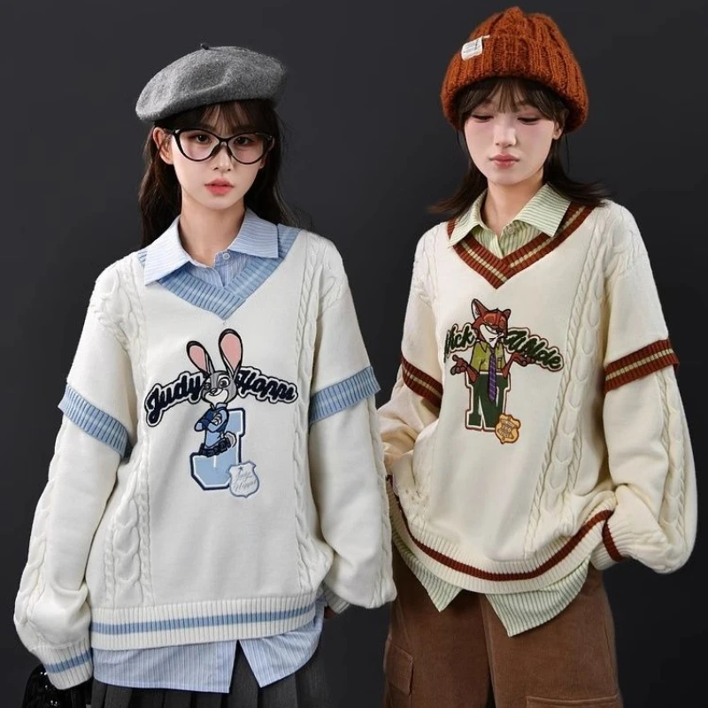 

Свитер с V-образным вырезом и узором косы, коллекция Осень-Зима 2026 | Женский повседневный пуловер в университетском стиле с вышивкой Judy & Nick, с цветовыми блоками