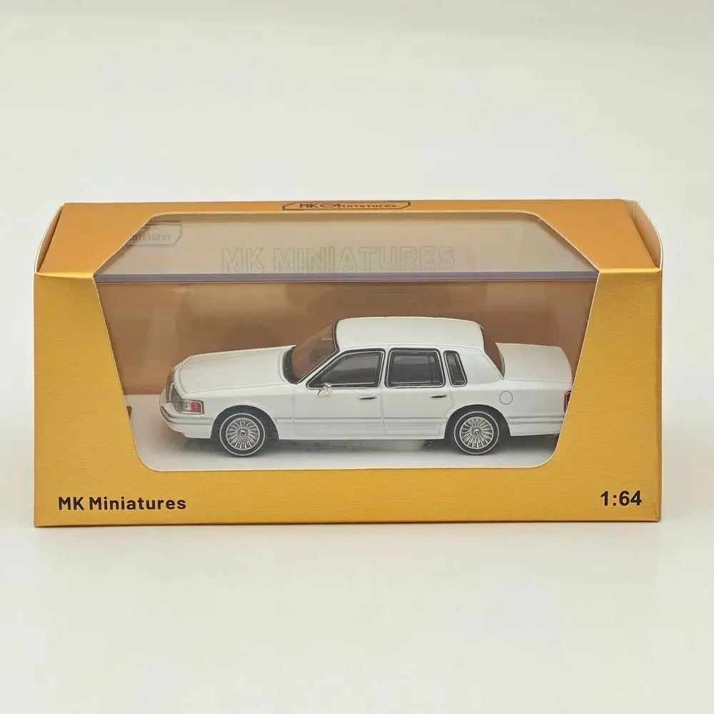 

Миниатюры MK: Модель люксового седана Town Car в масштабе 1/64, литая металлическая машинка, лимитированная коллекция, подарок для автолюбителей