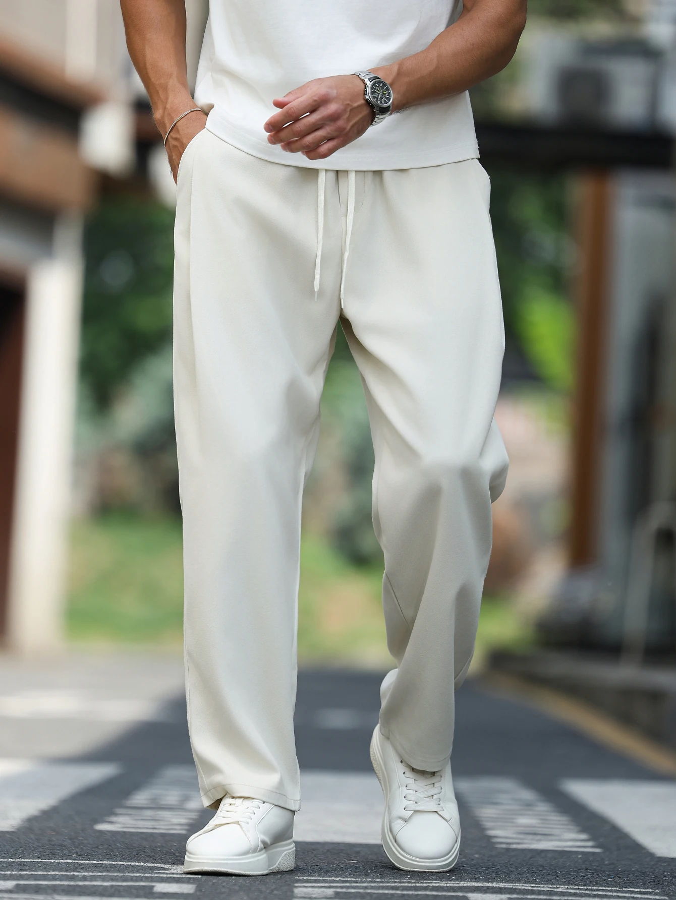 Men Off‑White Baggy Wide‑Leg Trousers, Drawstring Elastic Waist Soft Drape Fabric Solid Loose Streetwear Casual Pants