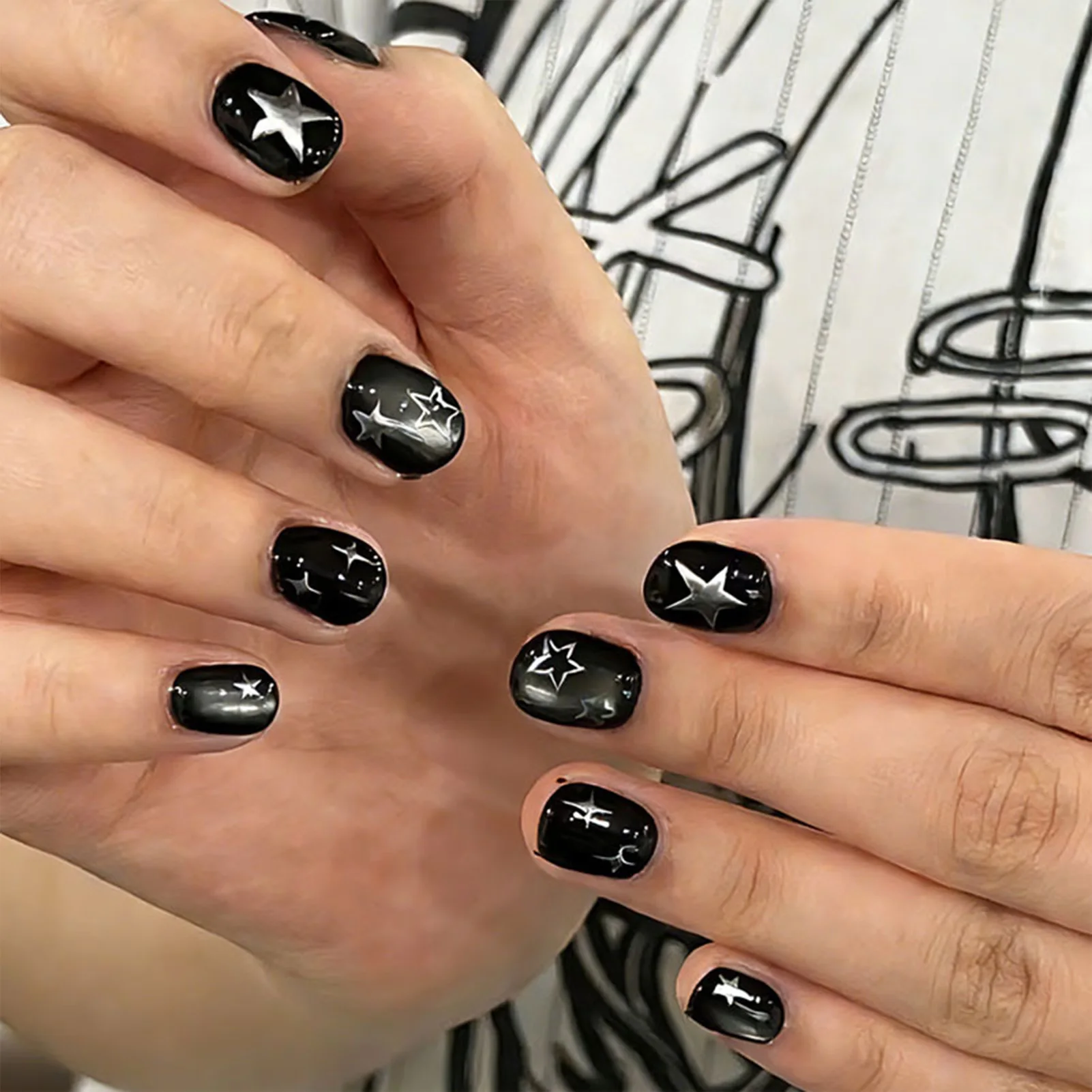 

Черные накладные ногти Y2K с серебряными звездами, 24 шт., короткие квадратные, для вечеринок и повседневной носки, модные накладные ногти для маникюра