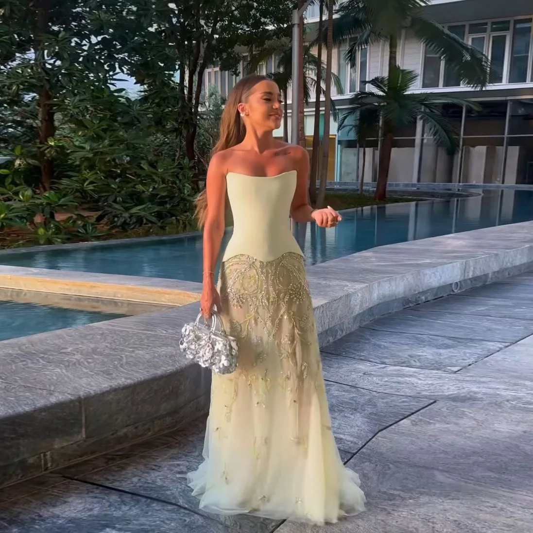 럭셔리 아랍어 파티 드레스 민소매 세이지 여성 드레스 페르시 Strapless Sheer Long Prom 가운 크리스탈 라인 맞춤 제작