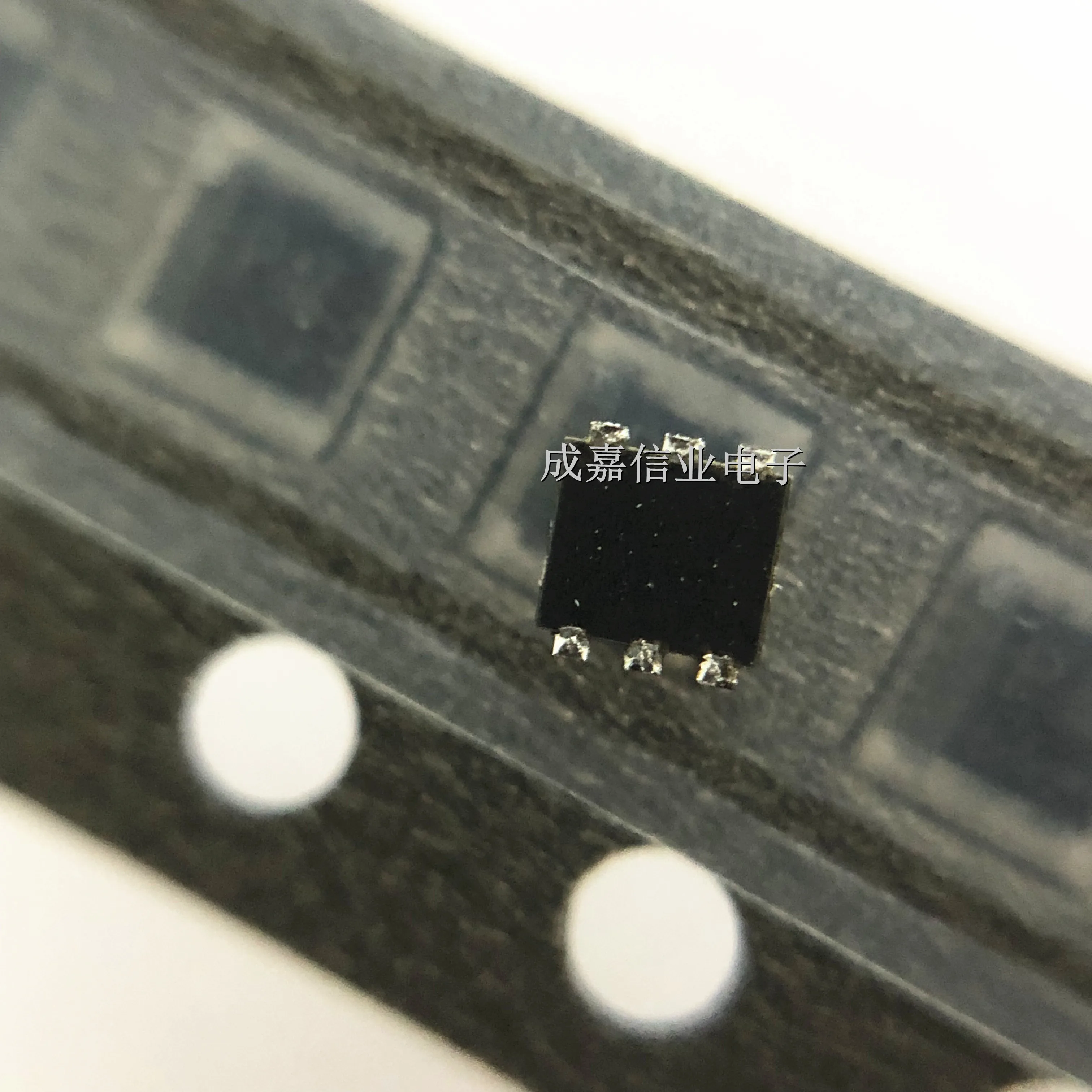 100 unids/lote RTL035N03TR SOT-363-6 MARCADO; MOSFET PM Canal N 30V 3.5A Temperatura de funcionamiento:-55 C-+ 150 C