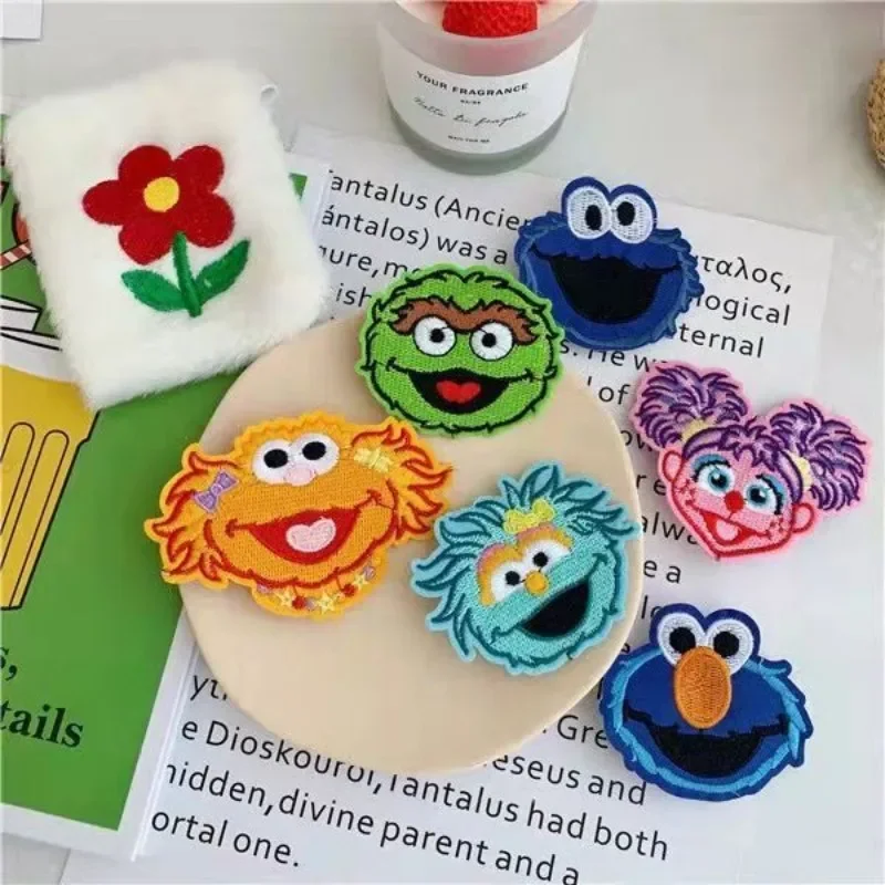 Hasbro broche decorativo de Barrio Sésamo, ELMO, monstruo de galletas, pájaro grande, lindo, creativo, kawaii, insignia de dibujos animados de película de anime personalizada