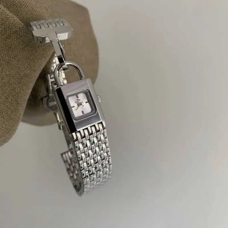 Самые продаваемые товары, ретро-часы, уникальный дизайн нишевого замка, стильный стальной ремешок, женские часы, новый продукт 2024, подходит для влюбленных