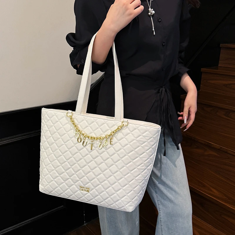 حقيبة كتف جلدية أنيقة كلاسيكية مشهورة للنساء من العلامة التجارية الفاخرة الشهيرة