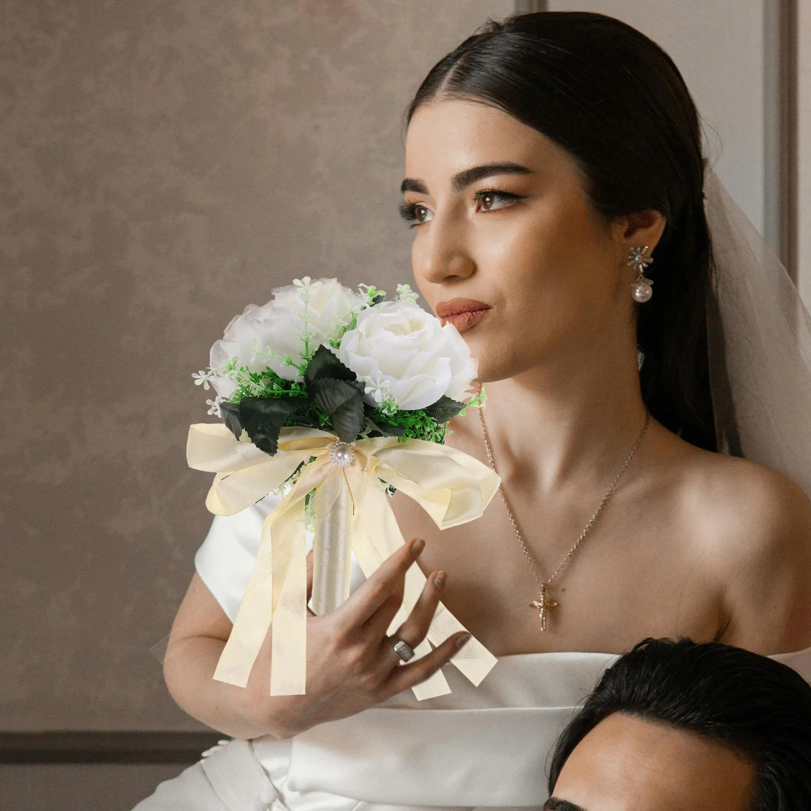 

Artificial Roses Flowers Bouquet White Silk Bridal Bridesmaids Hand Tossing Beach Flower Bridal Bouquet Elegant