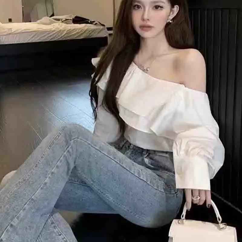 New Fashion Ruffles Off Shoulder Women Blouse Sexy White Long Sleeve Women\'s Shirts Office Lady Clothes Loose Women Tops 8395