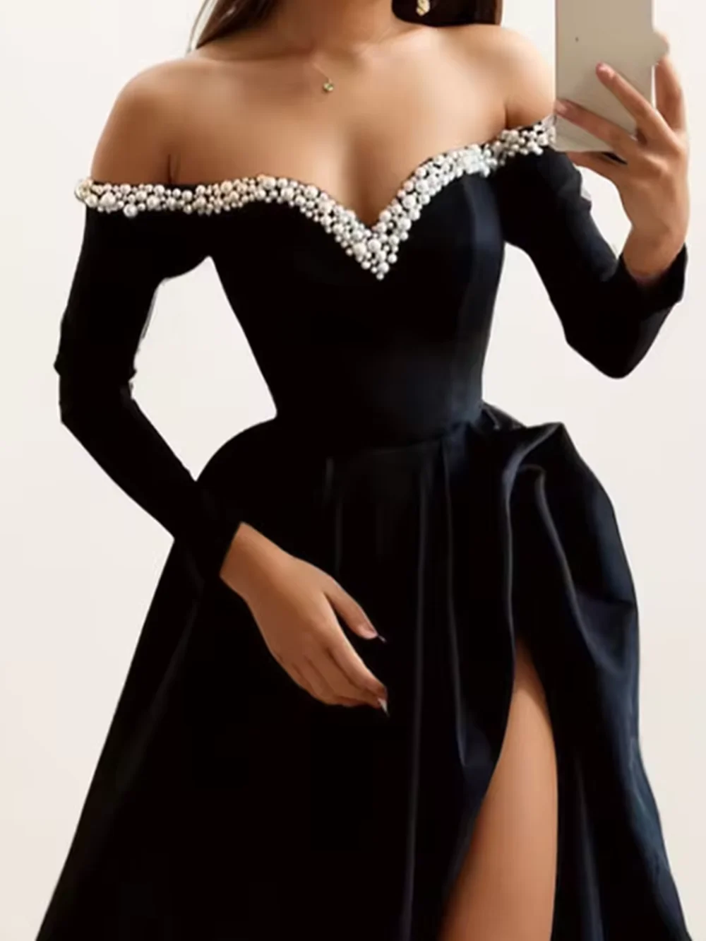 Gaun Malam A-Line Hitam Gaun Formal Pesta Topeng Sweep Train Lengan Panjang Off Shoulder Satin Mutiara Belahan 2025 Gratis Kustomisasi