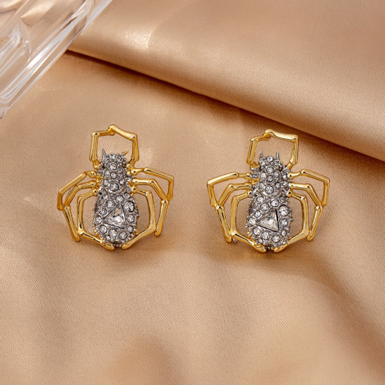 Guicai Original Design Copper Gold-plated Two-color Full Diamond Spider Series Stud Earrings
