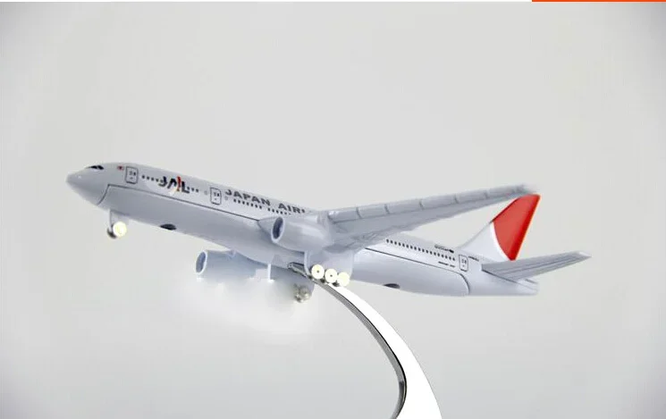 Size 1:400 plane model Boeing 747 Japan Airlines aircraft B777 Metal simulation airplane model for kid toys Christmas gift