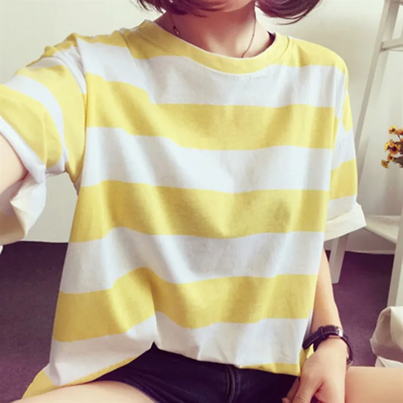 

Summer 2025 Striped Tirt Split Loose Large Women's French Sle ort Sve Crew Ne Top Casual Comfortable Fit Tee