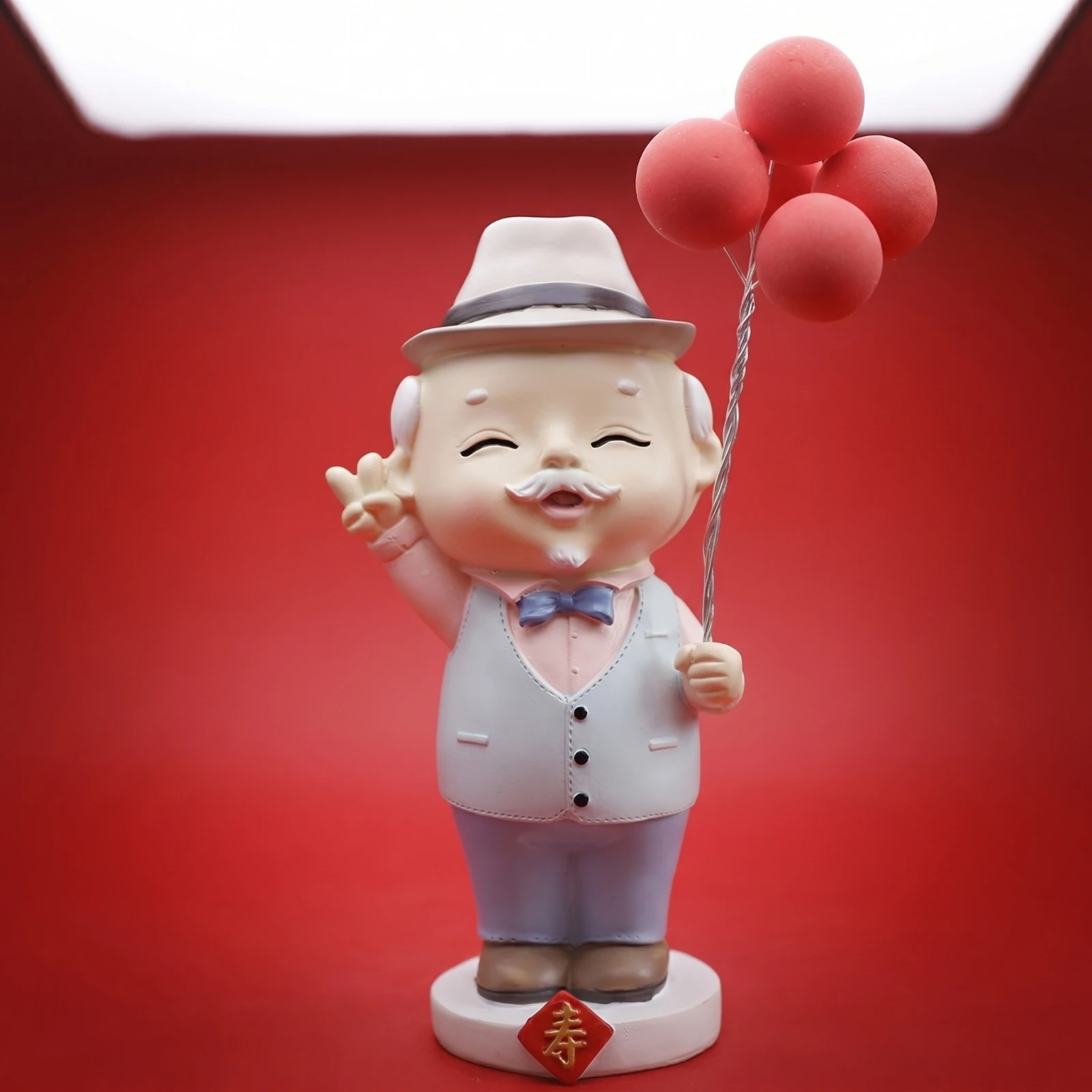 Resin Figurine with Base Compact Tabletop Ornament Statue Upright for Bakers, Birthday, Wedding - view 4