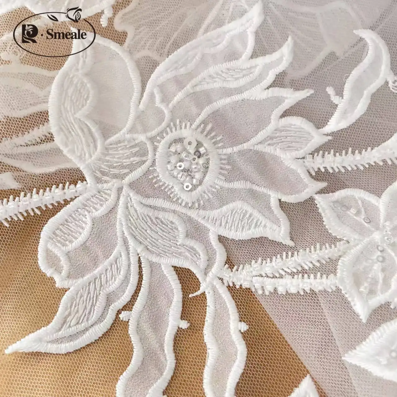 Großes Lotusblumen-Blätter-Perlen-Pailletten-Hochzeitskleid, Hochwertige Maßanfertigung, Stoffblütenblätter, 3D-Brautspitzenstoff RS24469 – Detail 5