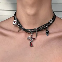 Collana con borchie a forma di croce retrò americana collana con soffocamento stili da uomo e da donna alla moda e cool