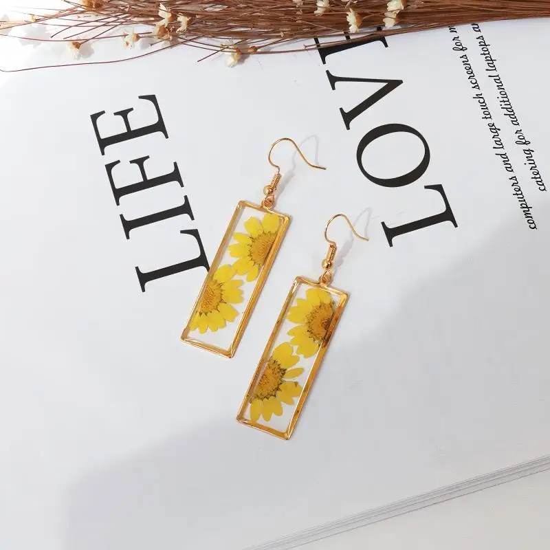 Elegant Real Flower Earrings Women Unique Epoxy Resin Pressed Flower Earring Wholesale Statement Jewelry Flower Pressed Earrings image 5