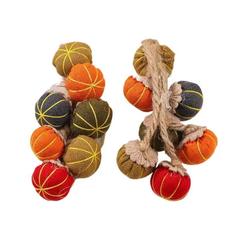 Handgefertigter Kürbis-Anhänger im Boho-Stil mit bunten Stoffperlen und Quasten – ein lebendiges Accessoire für Halloween-Geschenke und Sommerausflüge – Detail 6
