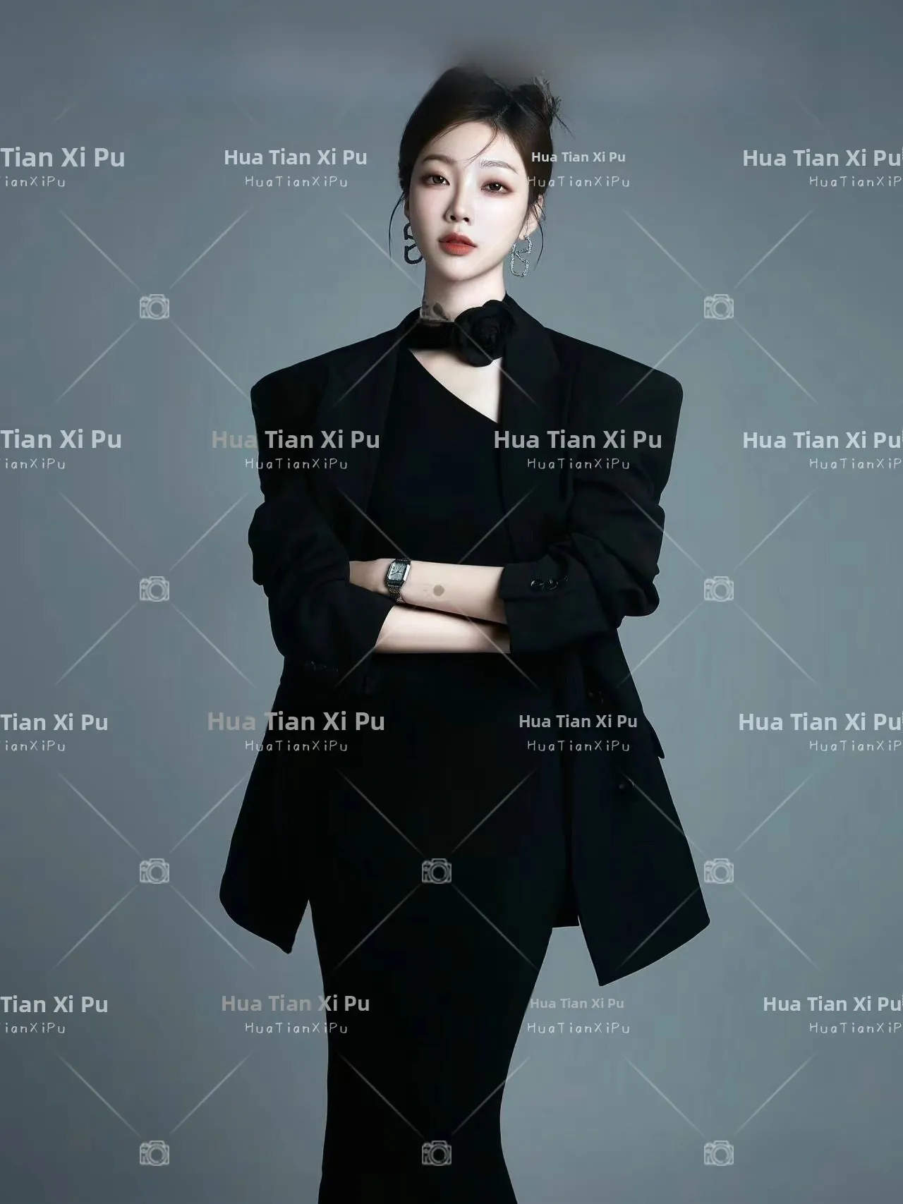 

Элегантный черный костюм-платье для фотосессий: профессиональный образ, портретная тематика, художественная фотосъемка, премиум-класс, для студии, новинка