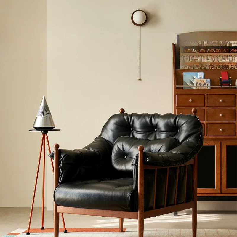 French retro leather single chair | All solid wood frame support elegant, high-density sponge sitting comfortable fit |