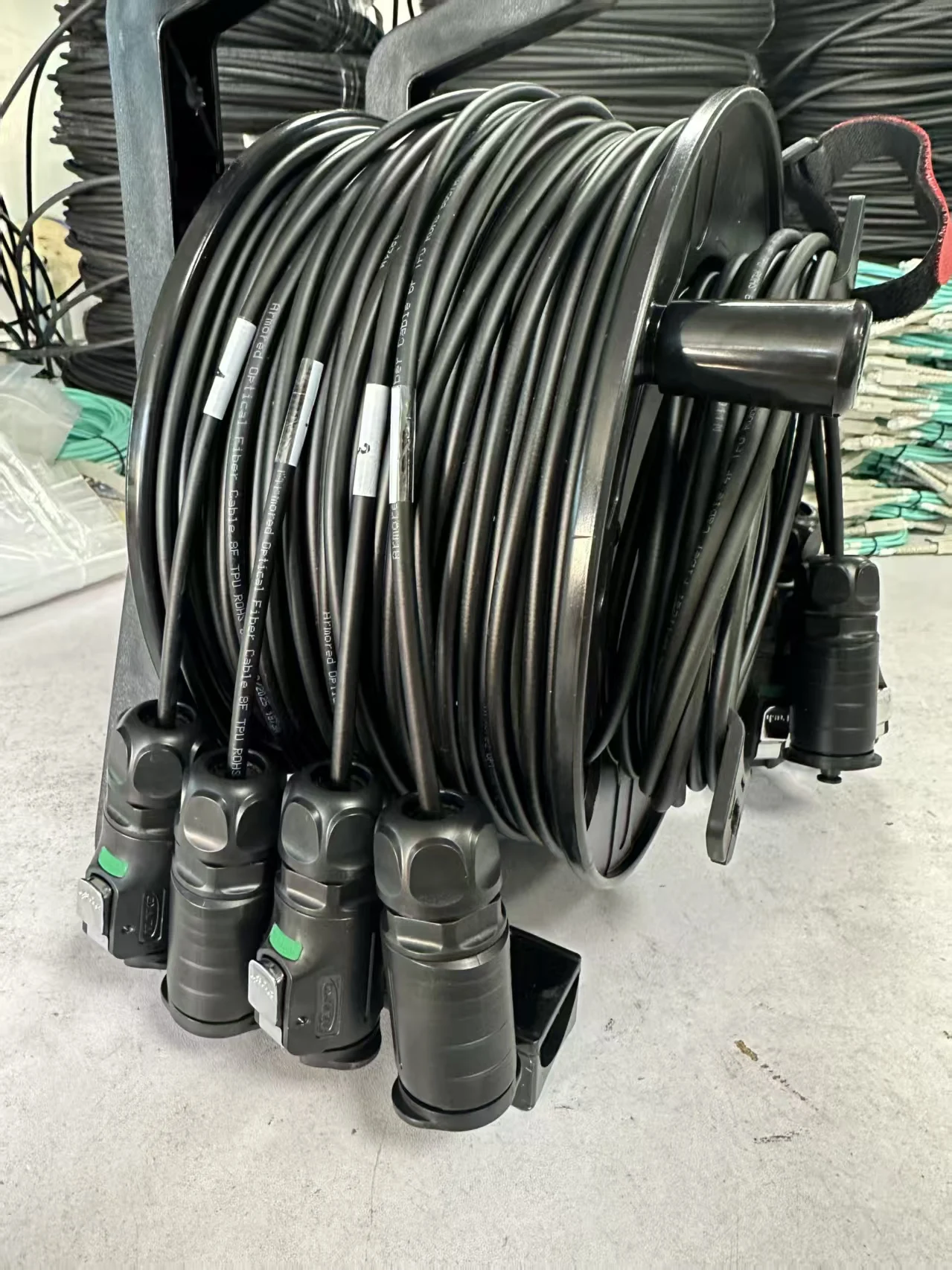 

TPU Armored Outdoor Optical Cable, Singlemode, LC,with PCD310 Reel and LP24 Protective Cover,High Quality,150m,200m