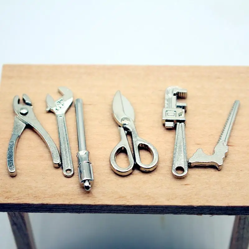 Juego de herramientas de alicates de llave ajustable de aleación en miniatura para casa de muñecas, modelo de reparación para decoración de casa de muñecas, juguetes para juego de imitación, 5 uds., 1:12