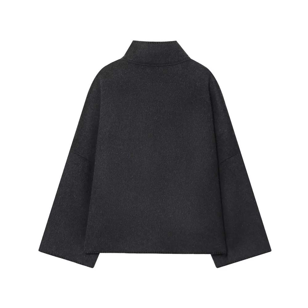 Nowa kolekcja damska na jesień i zimę: retro kurtka z kieszeniami, z temperamentem, luźna, odmładzająca, ze stójką i ozdobnymi wstawkami.