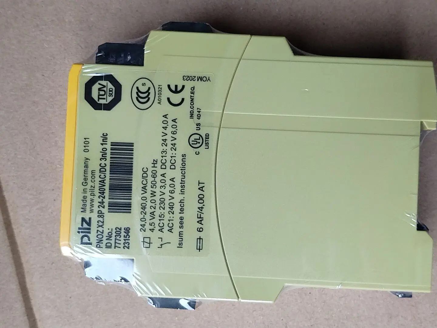 German Pilz PILZ safety relay PNOZ X2.8P model 777302