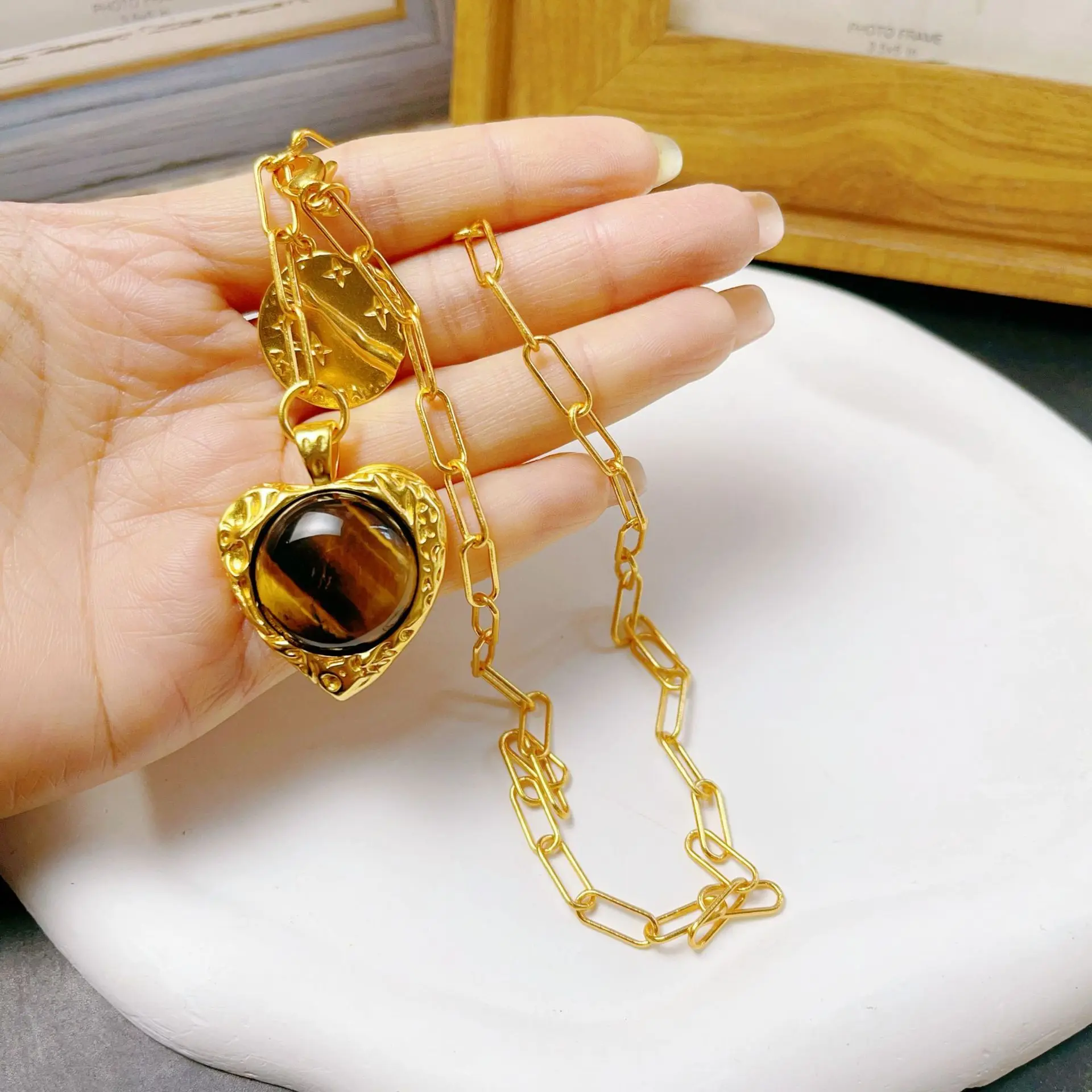 

Small and high-end Tiger Eye Stone Love Style Instagram Style Necklace