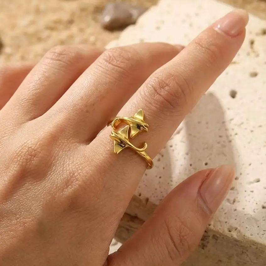 Kreativer Strandstil-Ring in Rochenform in Goldfarbe für Frauen, Boho Meerestier Grüner Eidechsen-Ring, Party-Schmuck-Accessoire