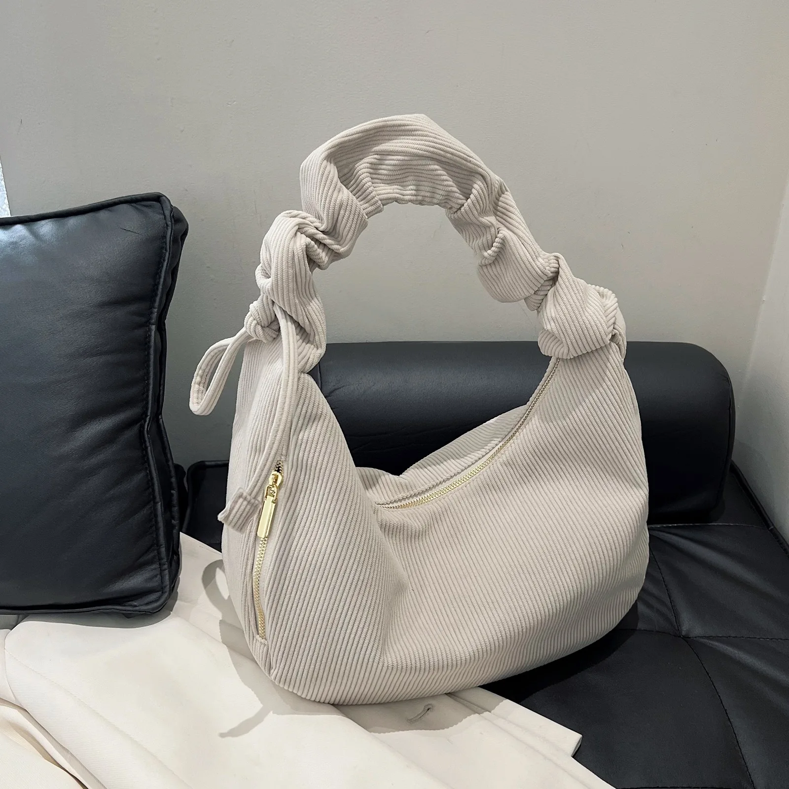 

Drawstring Portable Cloud Shoulder Bag Women's 2024 New Spring Simple Casual Versatile Fashion Corduroy Shoulder Bags