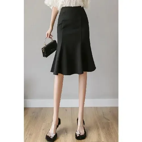 La gonna altalena svasata alla moda versatile quattro stagioni da donna mostra la gonna con borsa professionale a metà corpo a vita alta con temperamento sottile