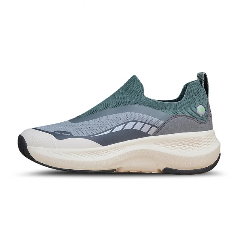 

The new retro trend running shoes combine vintage fashion elements with versatile on-trend attributes, perfect for daily wear an