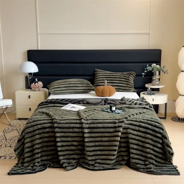 Class A otter fleece blanket series thickened milk fleece blanket solid color office nap blanket 3 Class A otter fleece blanket series thickened milk fleece blanket solid color office nap blanket 3